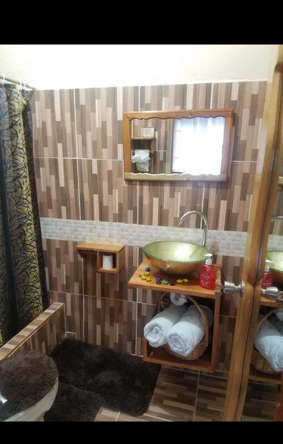 Mesmerize Guest House ポート・アントニオ エクステリア 写真