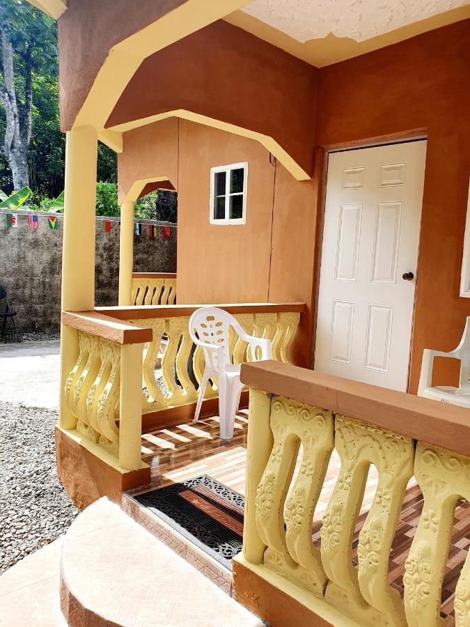 Mesmerize Guest House ポート・アントニオ エクステリア 写真