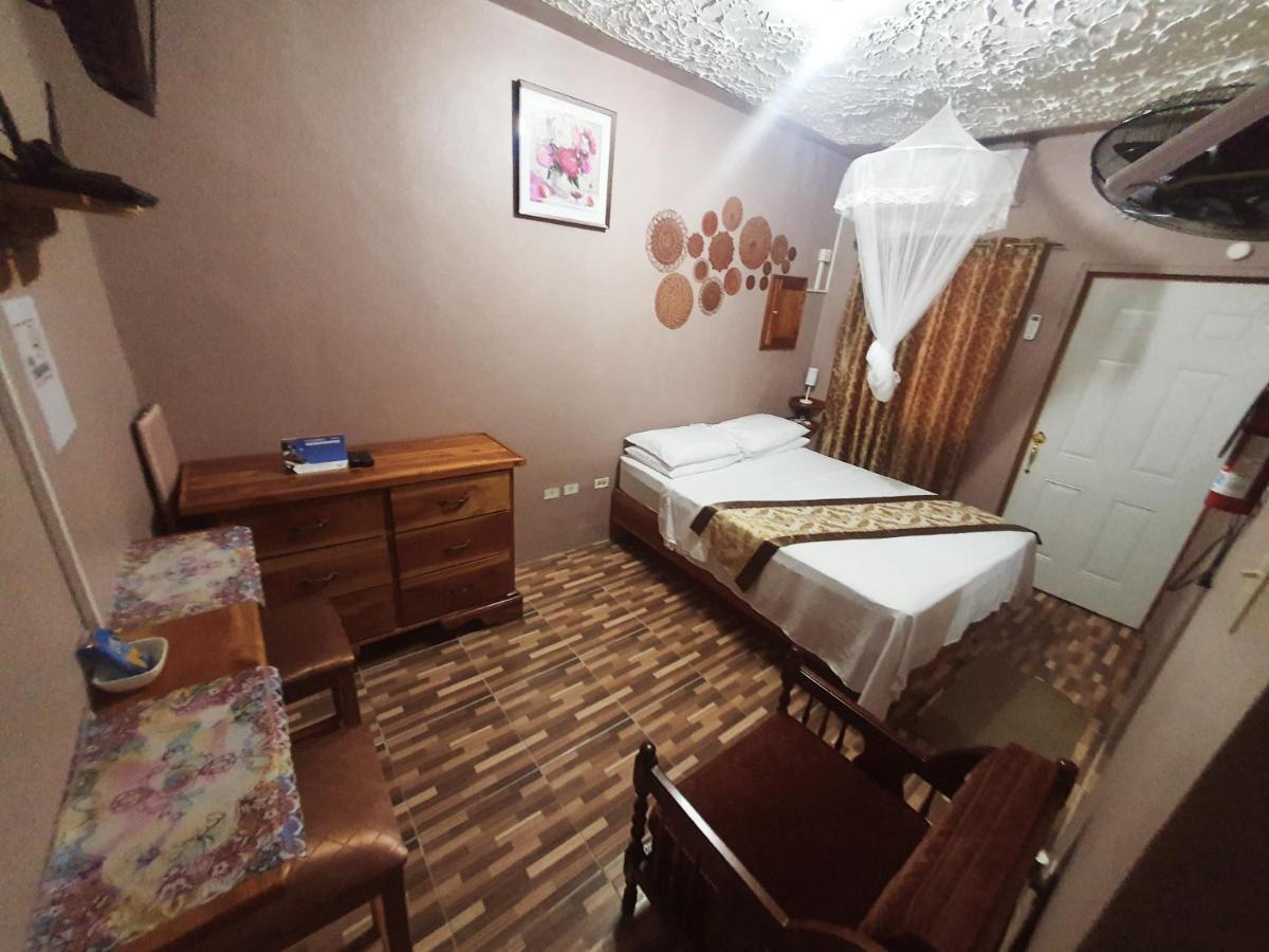 Mesmerize Guest House ポート・アントニオ エクステリア 写真